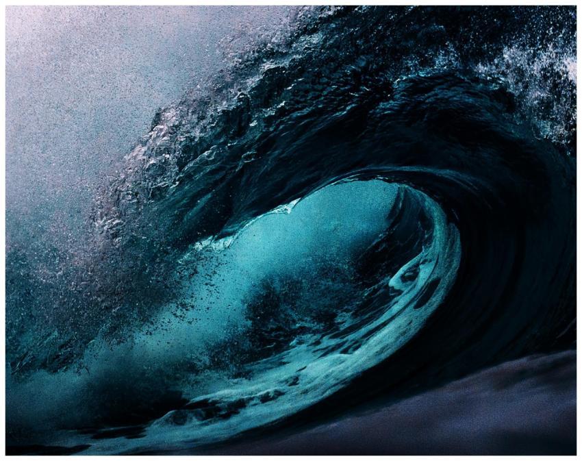 Dramatic capture of a powerful ocean wave with dar