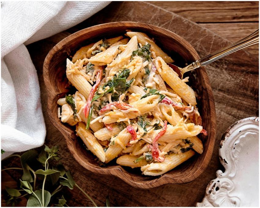 A mouth-watering creamy pasta salad with fresh veg
