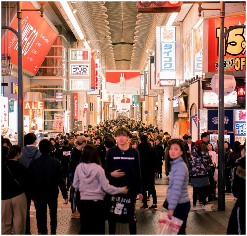 Vibrant crowd enjoying shopping and nightlife in D