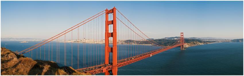 Scenic view of Golden Gate Bridge spanning the blu