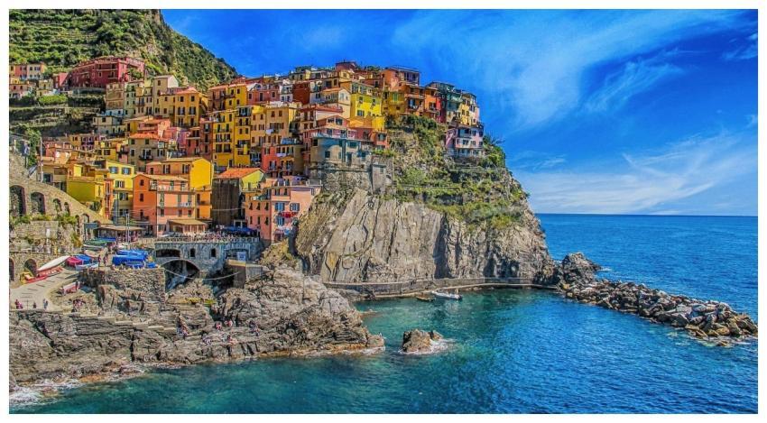 Vivid view of Manarola's colorful houses perched o