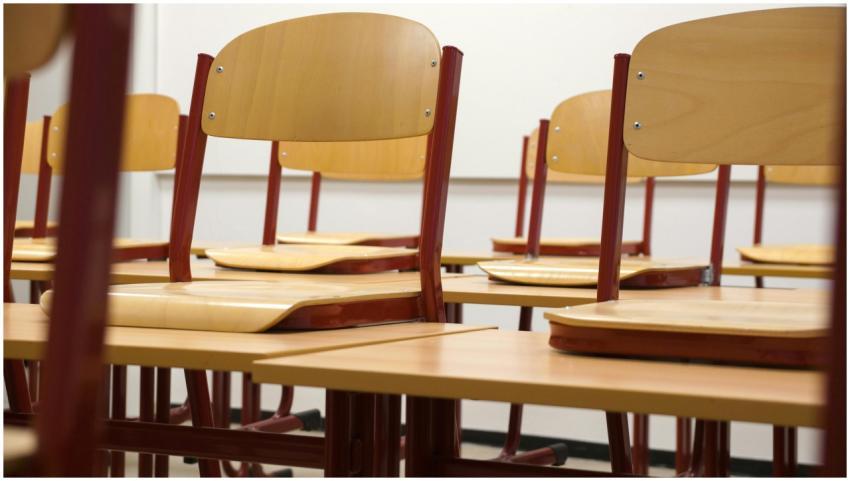 A modern and empty classroom featuring wooden chai