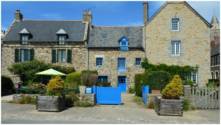 Quaint stone houses with blue accents in Saint-Sul