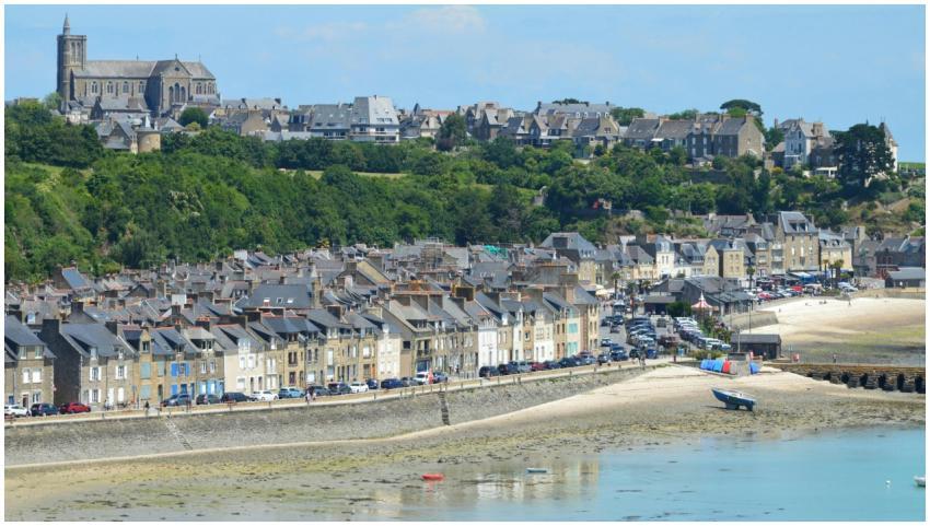 Discover the charming architecture and picturesque