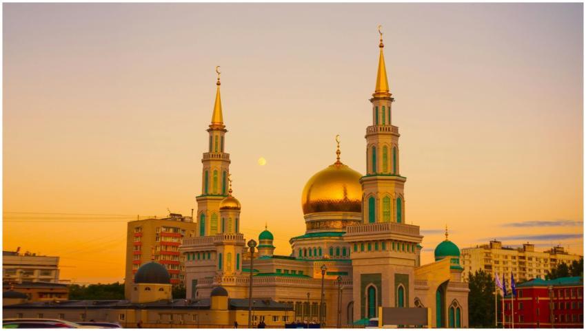 Stunning view of the Moscow Cathedral Mosque durin