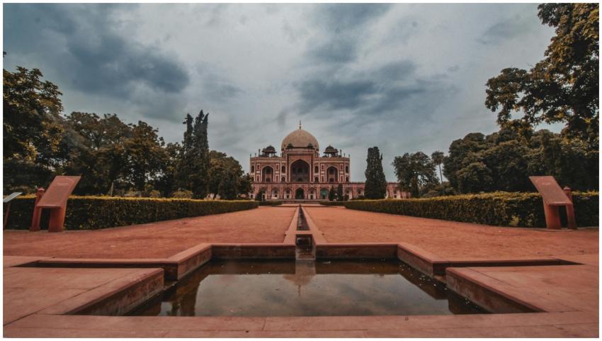 Explore the stunning architecture of Humayun's Tom