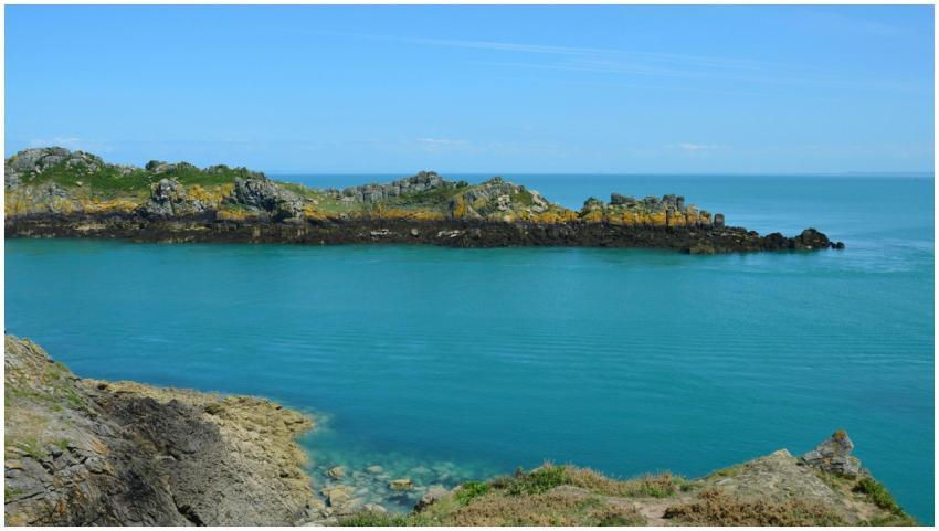 Serene view of rocky coastline in Cancale, Bretagn
