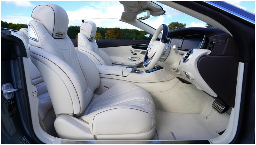 Elegant Mercedes convertible with cream leather se