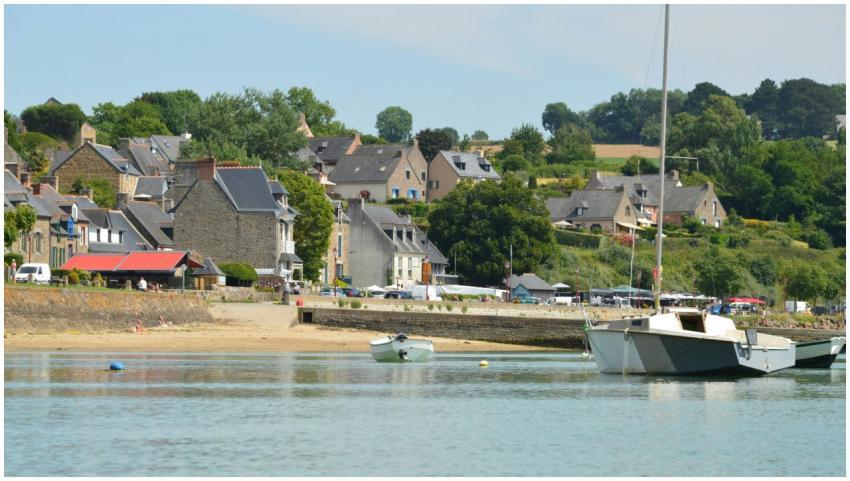 Tranquil scene of Saint-Suliac in Brittany, showca