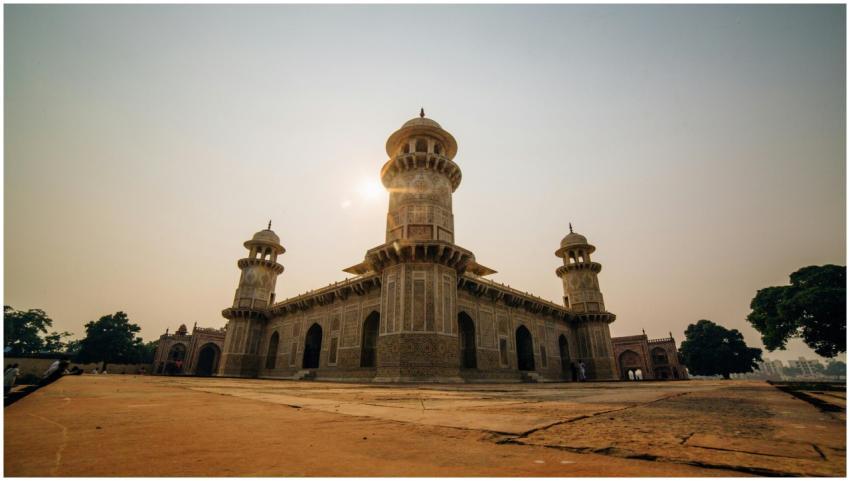 The Itimad-ud-Daulah Tomb in Agra, captured at sun