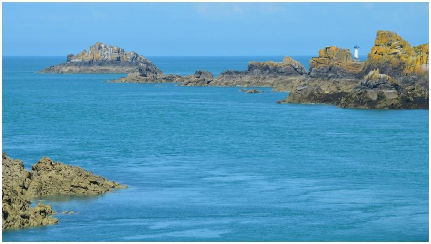 Scenic Coastal Lighthouse Bretagne