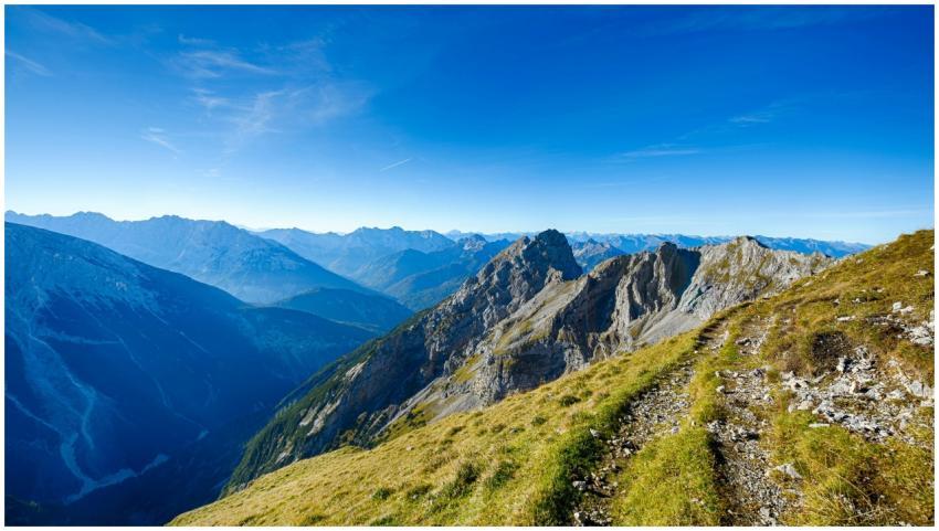 Stunning landscape of the rocky mountains with a v