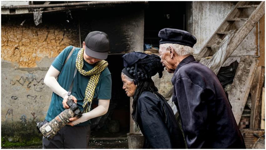 A photographer shares camera details with elderly