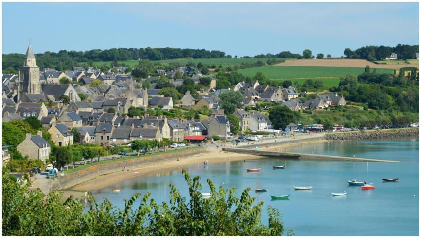 Picturesque village of Saint-Suliac on the Bretagn