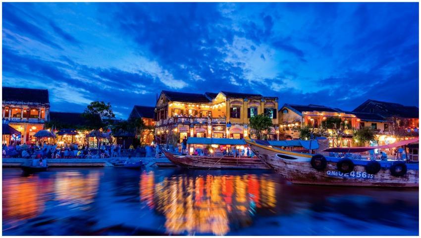 Enchanting view of Hội An's riverside with colorfu