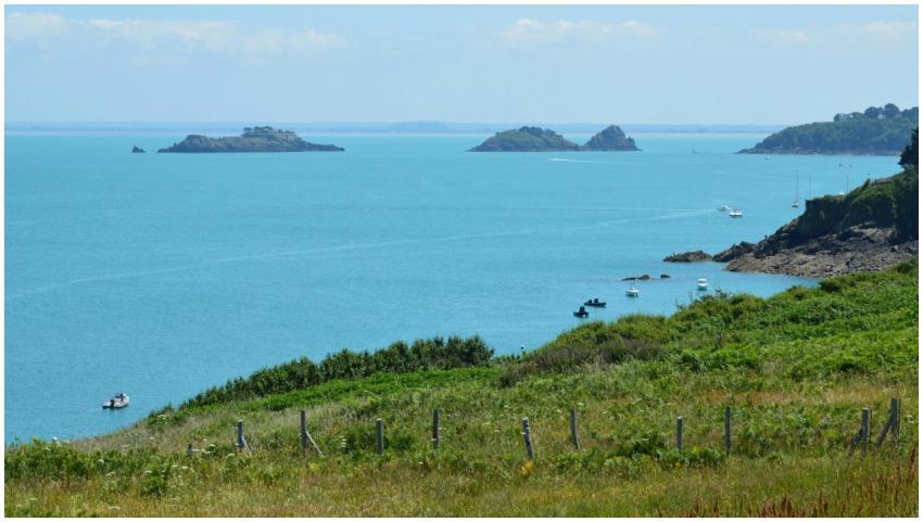 Explore the stunning coastline of Cancale, Bretagn