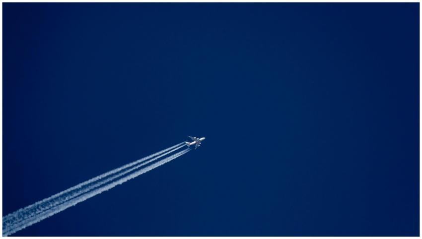 A high-flying airplane leaves distinct contrails a