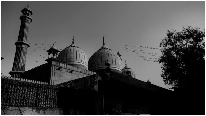 Black and white view of a historic mosque in India