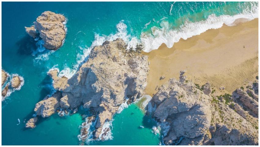 A breathtaking aerial view of Cabo San Lucas' icon