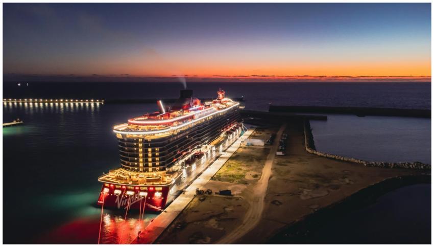Stunning aerial view of a cruise ship docked at Ci