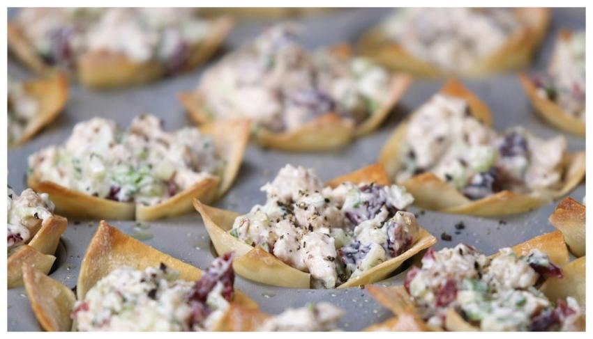 Delicious baked wonton appetizers filled with crea