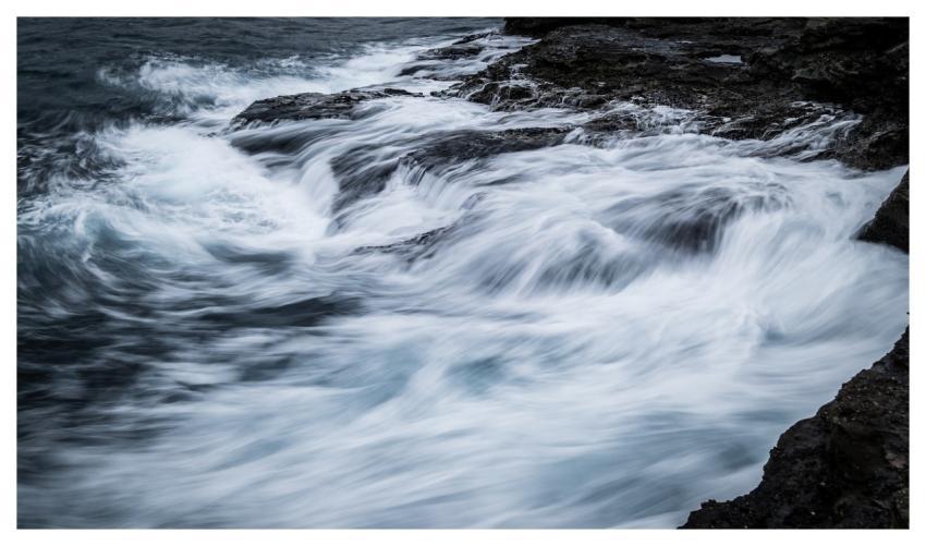 Water Waves Motion Rocks