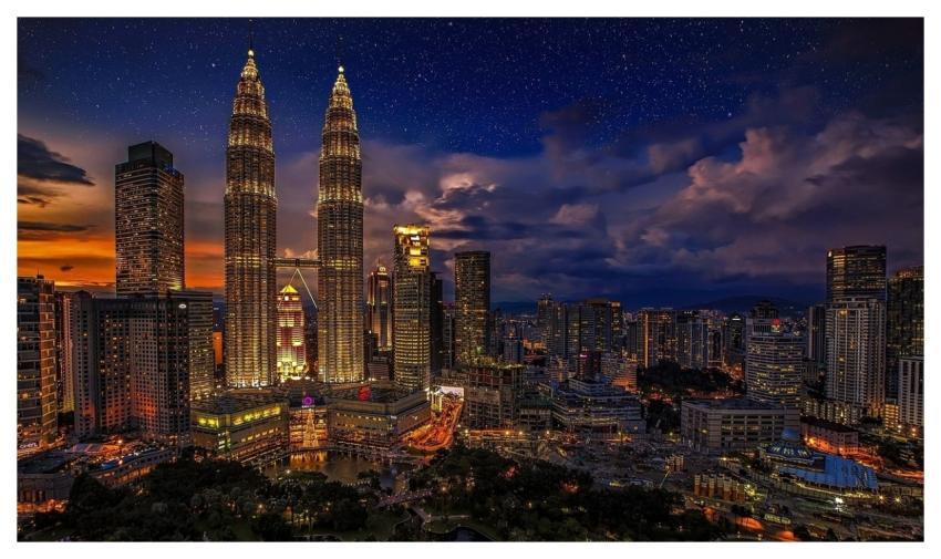 Kuala Lumpur Petronas Twin Towers Cityscape City L