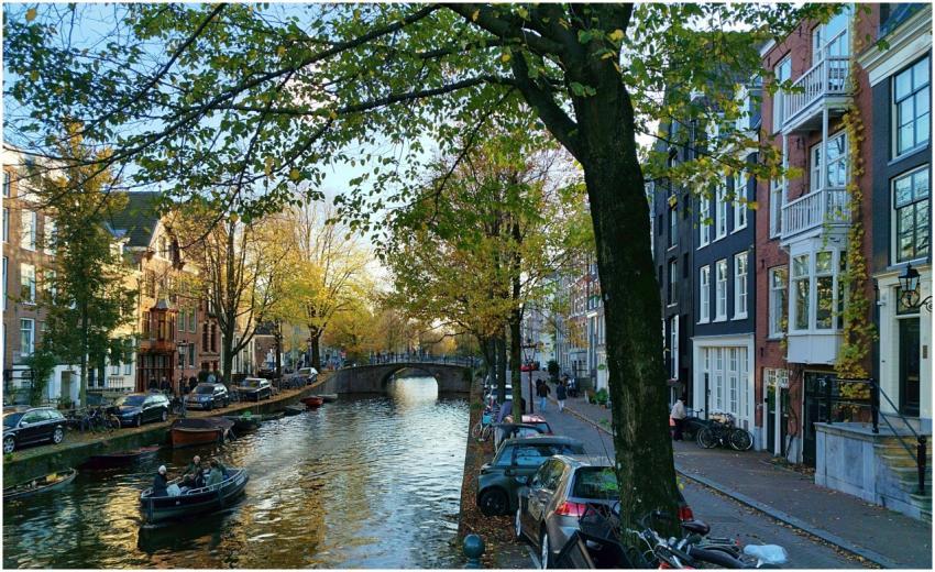 A picturesque view of an Amsterdam canal in autumn