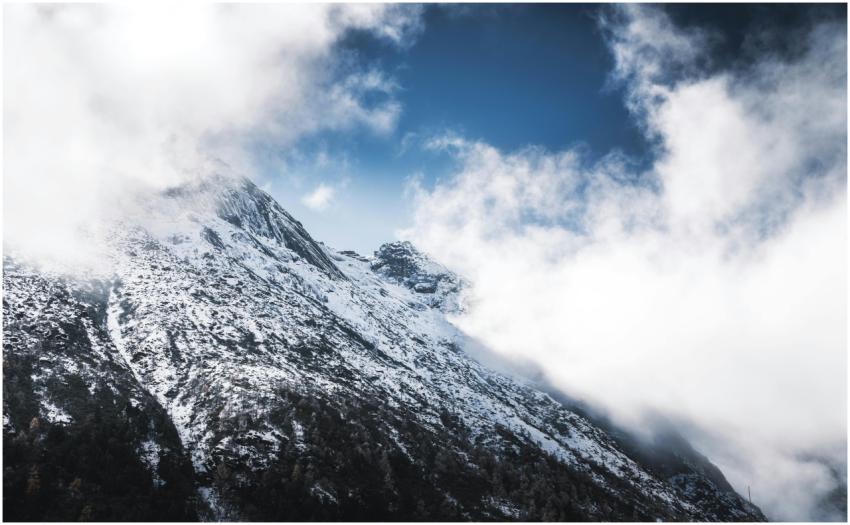 A stunning view of snow-covered mountain peaks eme