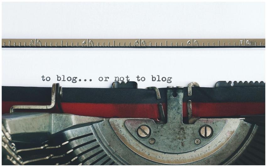Classic typewriter with 'to blog or not to blog' t