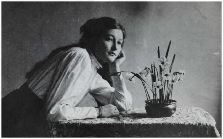 Classic black and white portrait of a woman leanin