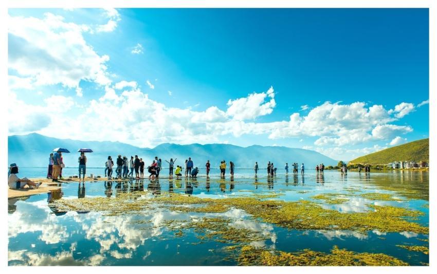Yunnan Dali Erhai Lake People Swimming