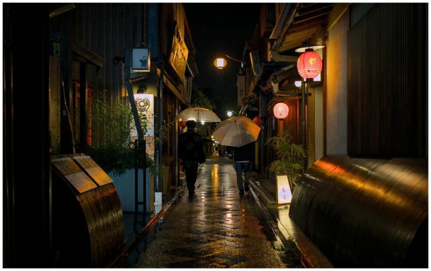 Rainy night in Kyoto's Potoncho