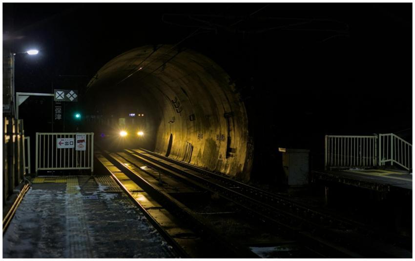 Hozukyō Station Train Tunnel at Night