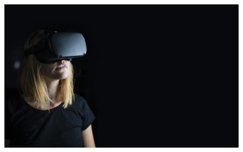 Virtual Reality Woman Technology Metaverse