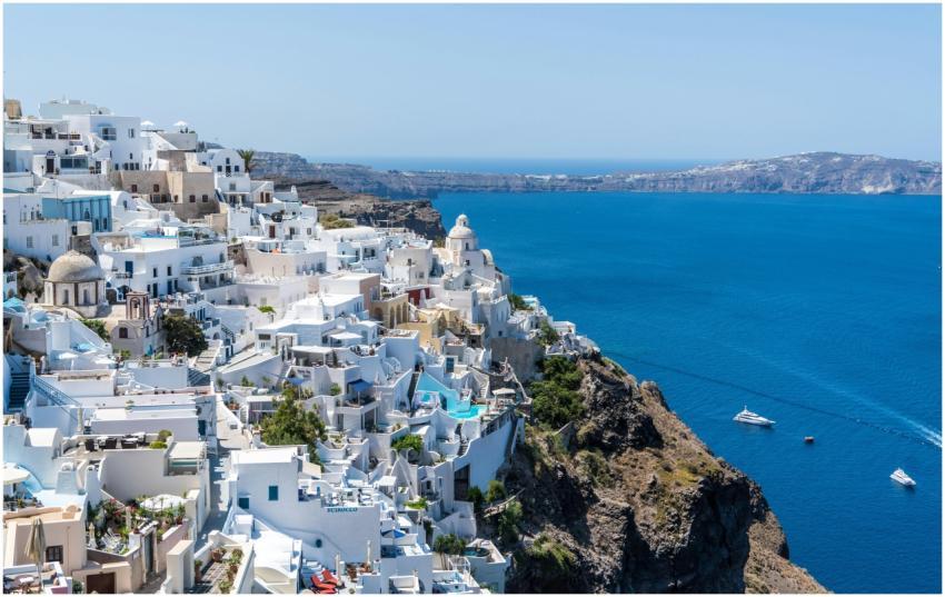 Beautiful Santorini houses overlooking the Aegean