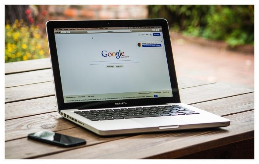 Macbook Laptop Google Display