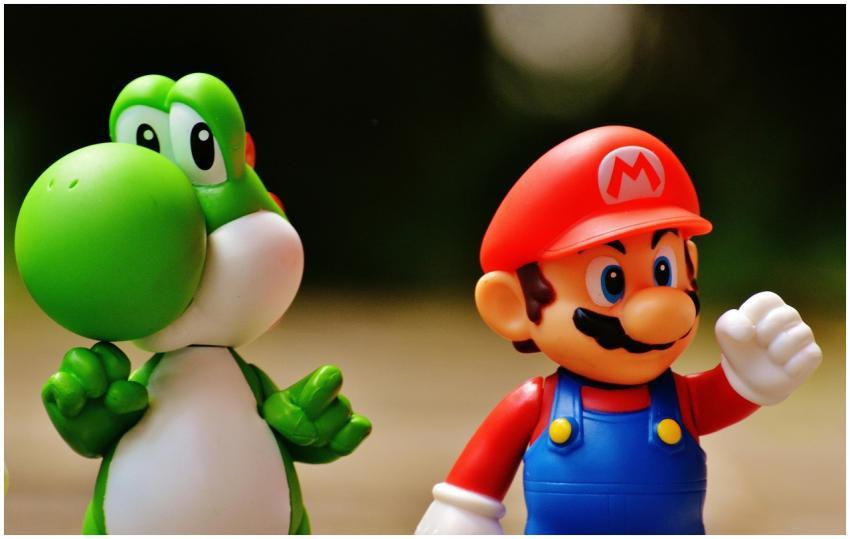 Detailed close-up of Mario and Yoshi figurines fro
