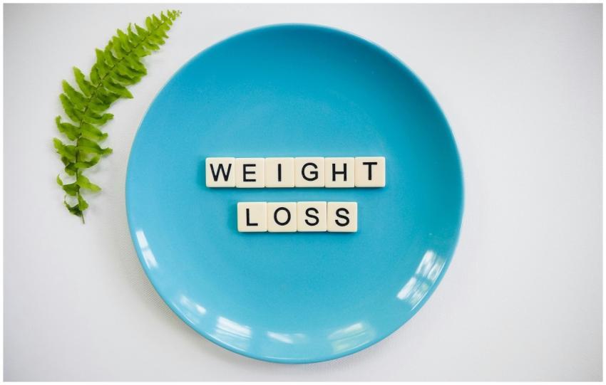 A blue plate with 'weight loss' tiles and a fern l