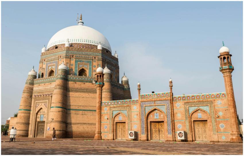 Explore the architectural beauty of Shah Rukn-e-Al