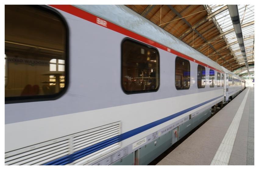 Train Wagons Platform Station