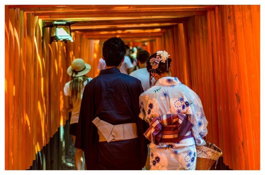 Couples Torii Kimono Fushimi Inari