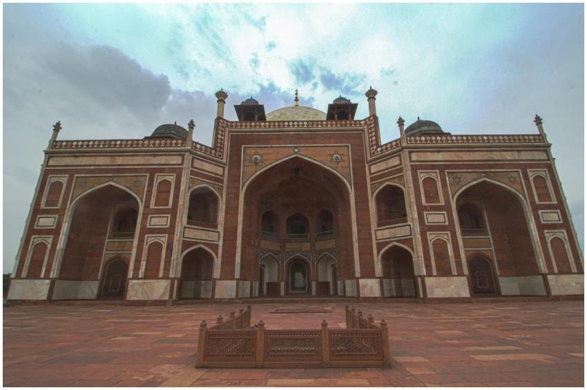 Explore the grandeur of Humayun’s Tomb, a UNESCO W