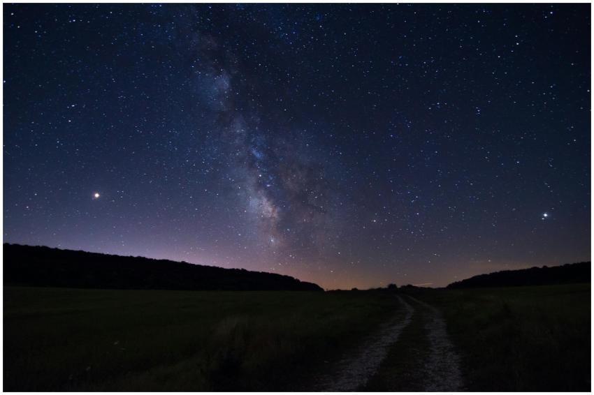 A stunning view of the Milky Way dominating the ni