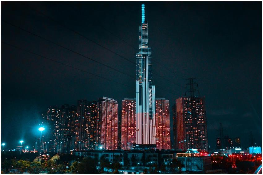 Captivating view of Ho Chi Minh City's skyline ill