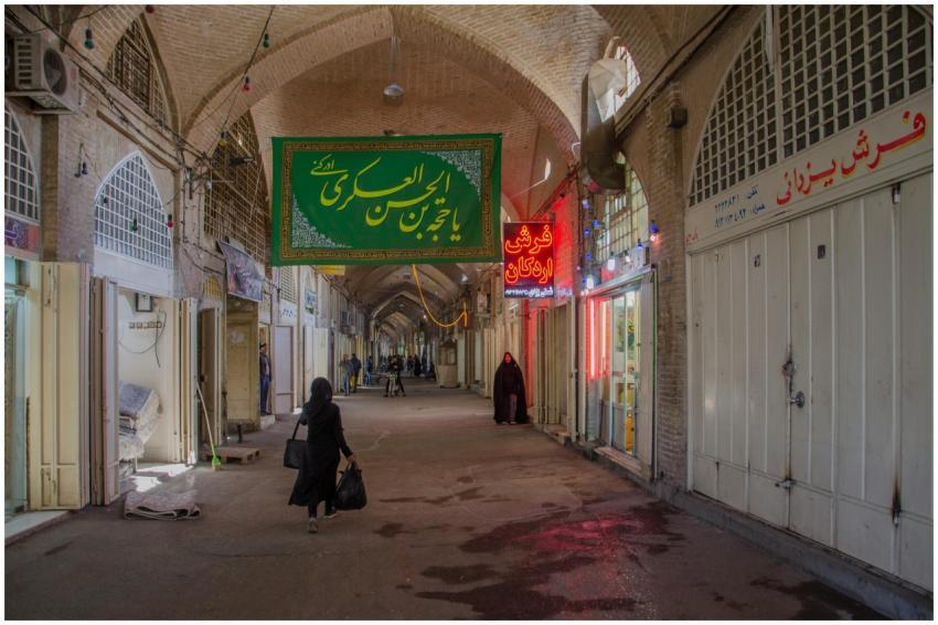 Explore the historic Honar Bazaar in Isfahan, Iran