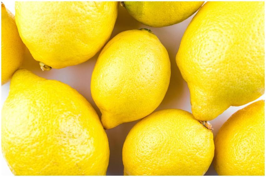 Vibrant close-up of fresh lemons showcasing their