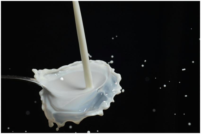 Capturing a dynamic splash of milk on a spoon in m