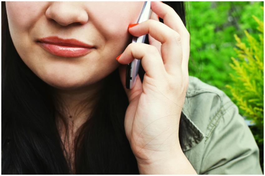 Close-up of a woman chatting on her smartphone out
