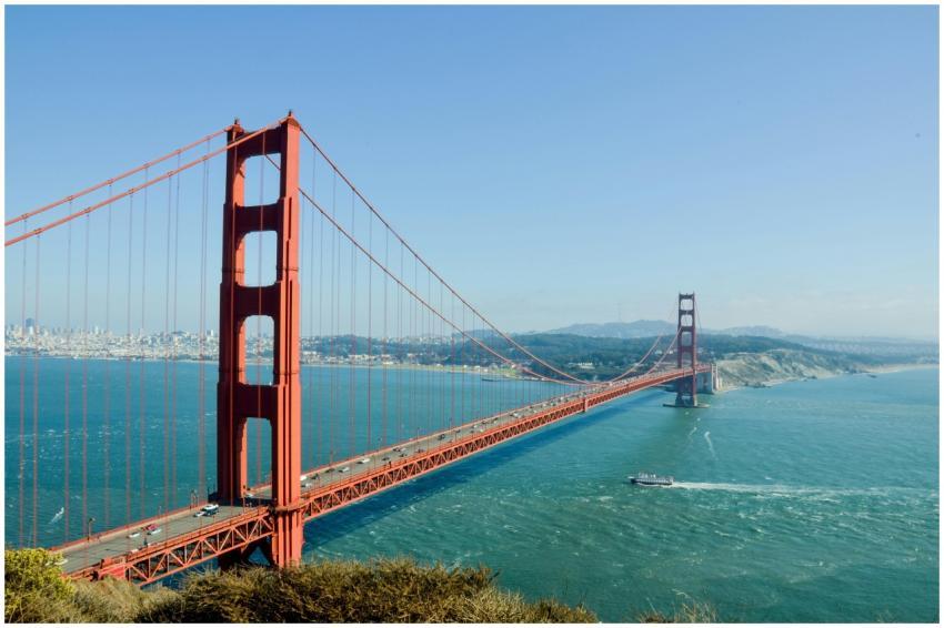 Iconic Golden Gate Bridge spanning the San Francis